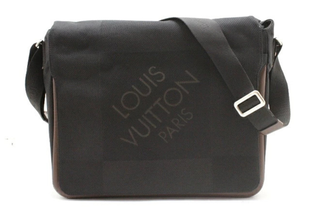 LOUIS VUITTON Messager Shoulder Bag Damier Gant Noir Black
